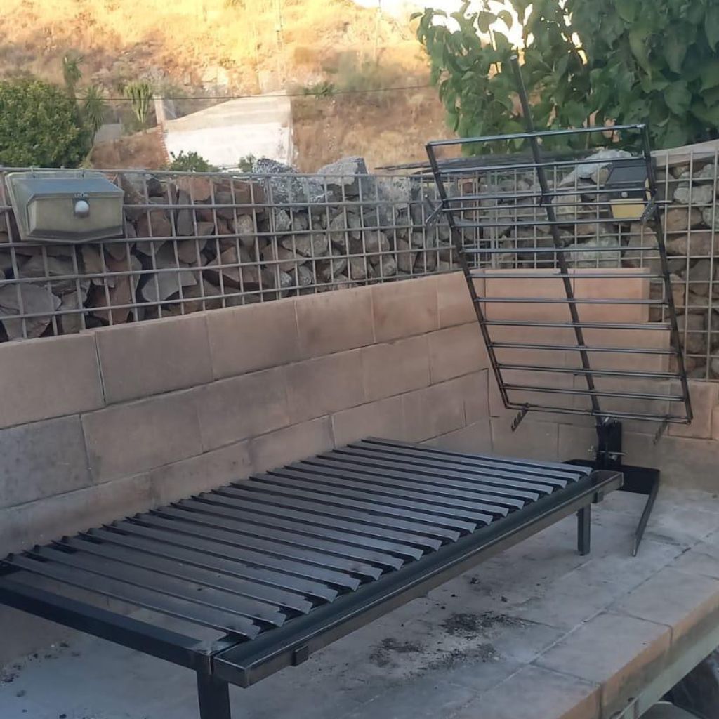 Asador Estaca Libro Hierro Emparrillado de 2 tamaños con Base
