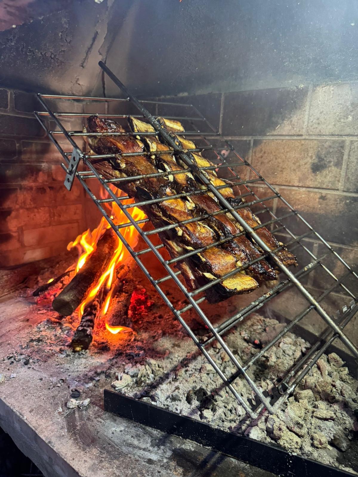 Asador Estaca Libro Hierro Emparrillado de 2 tamaños con Base