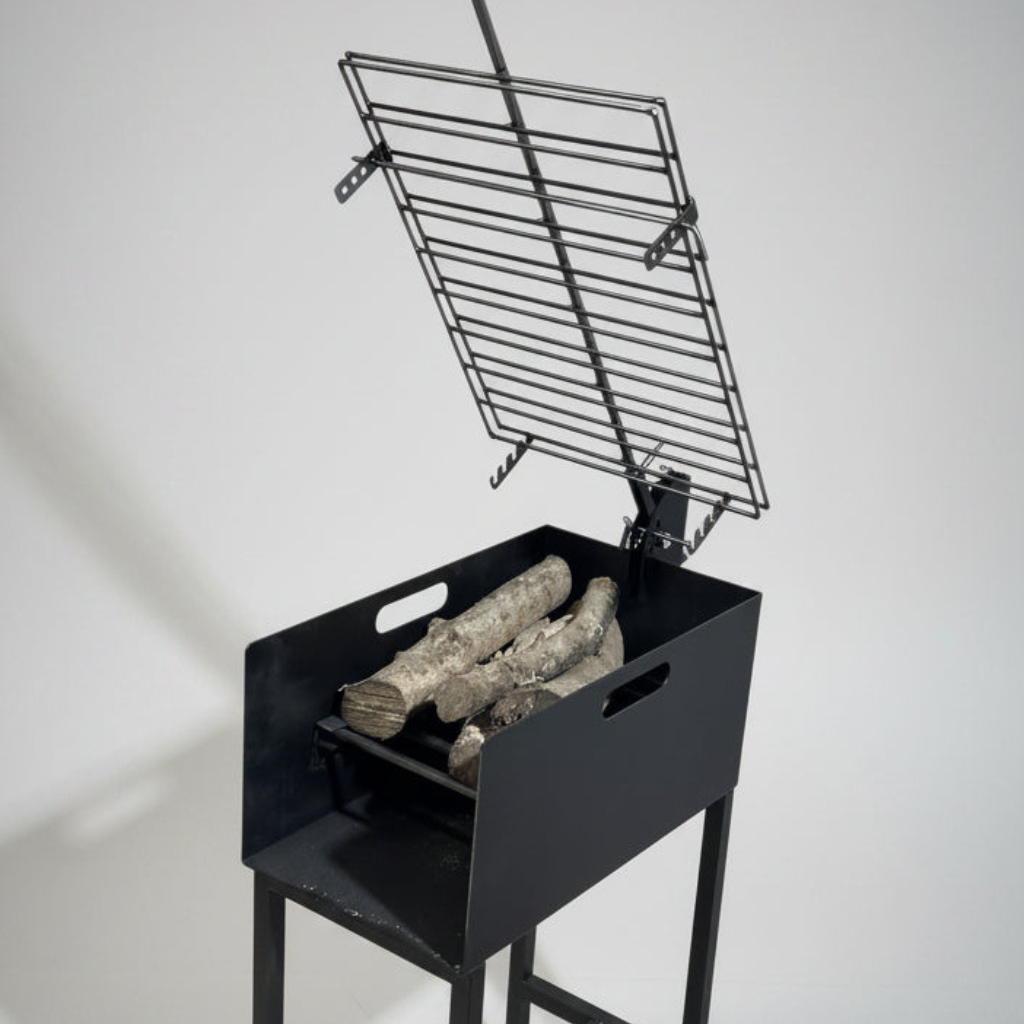 Brasero/Leñero Individual con ruedas + Asador Libro 50x35cm