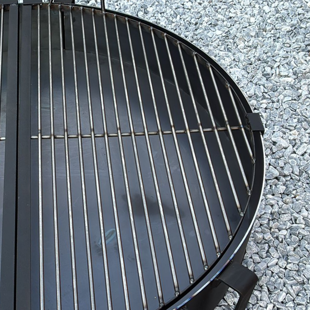 Fogonero SAMBO 1 Metro Versión 1.0: Barbacoa con Parrilla Semicircular + Asador Libro. Paellero de Jardin.