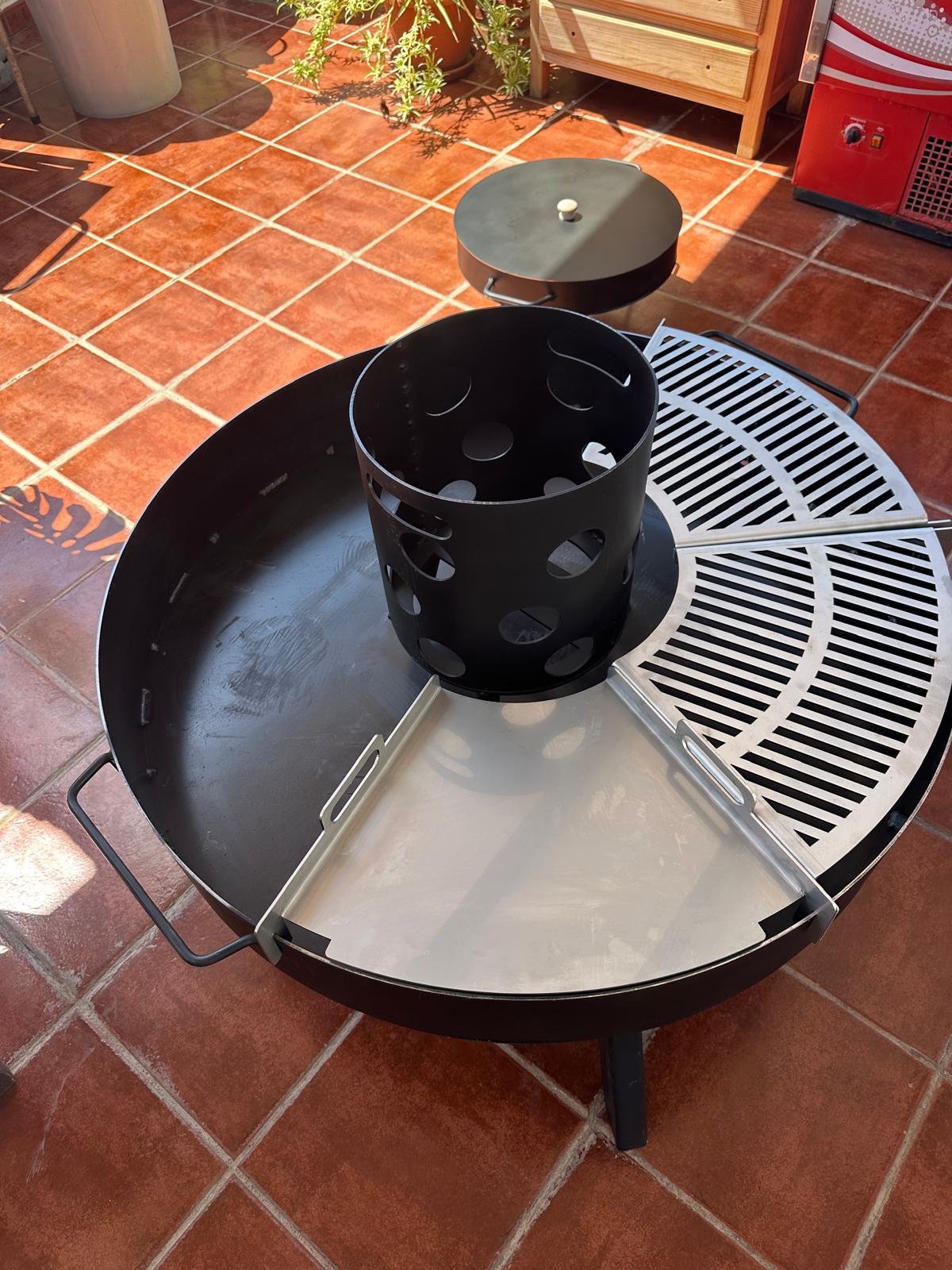 Fogonero SAMBO Versión 2.0: 1 Metro. Barbacoa 2 Modulos de Parrila + Plancha Bifera + Leñero + Asador Libro